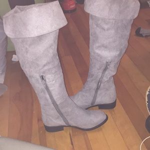 Women’s size 6 tall gray boots